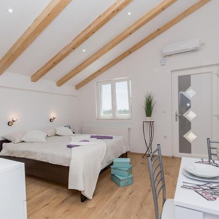 Studio Apartment Harmony Np Krka Lozovac Zewnętrze zdjęcie